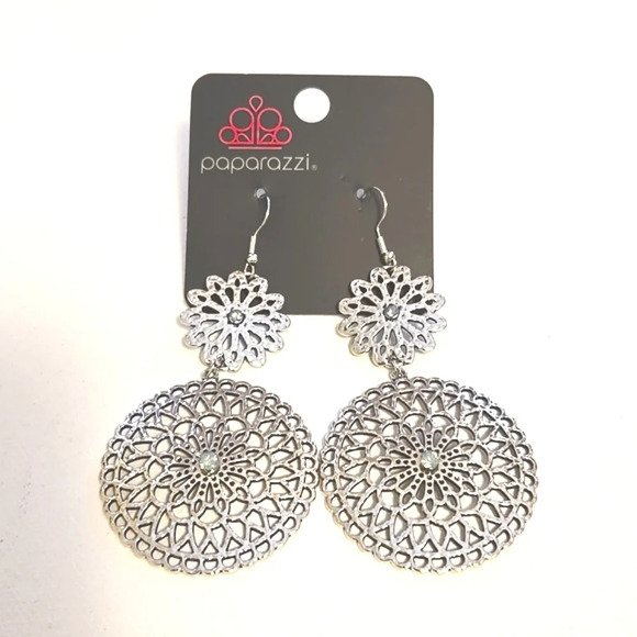 paparazzi Jewelry - #444 NWT Paparazzi earring silver tone